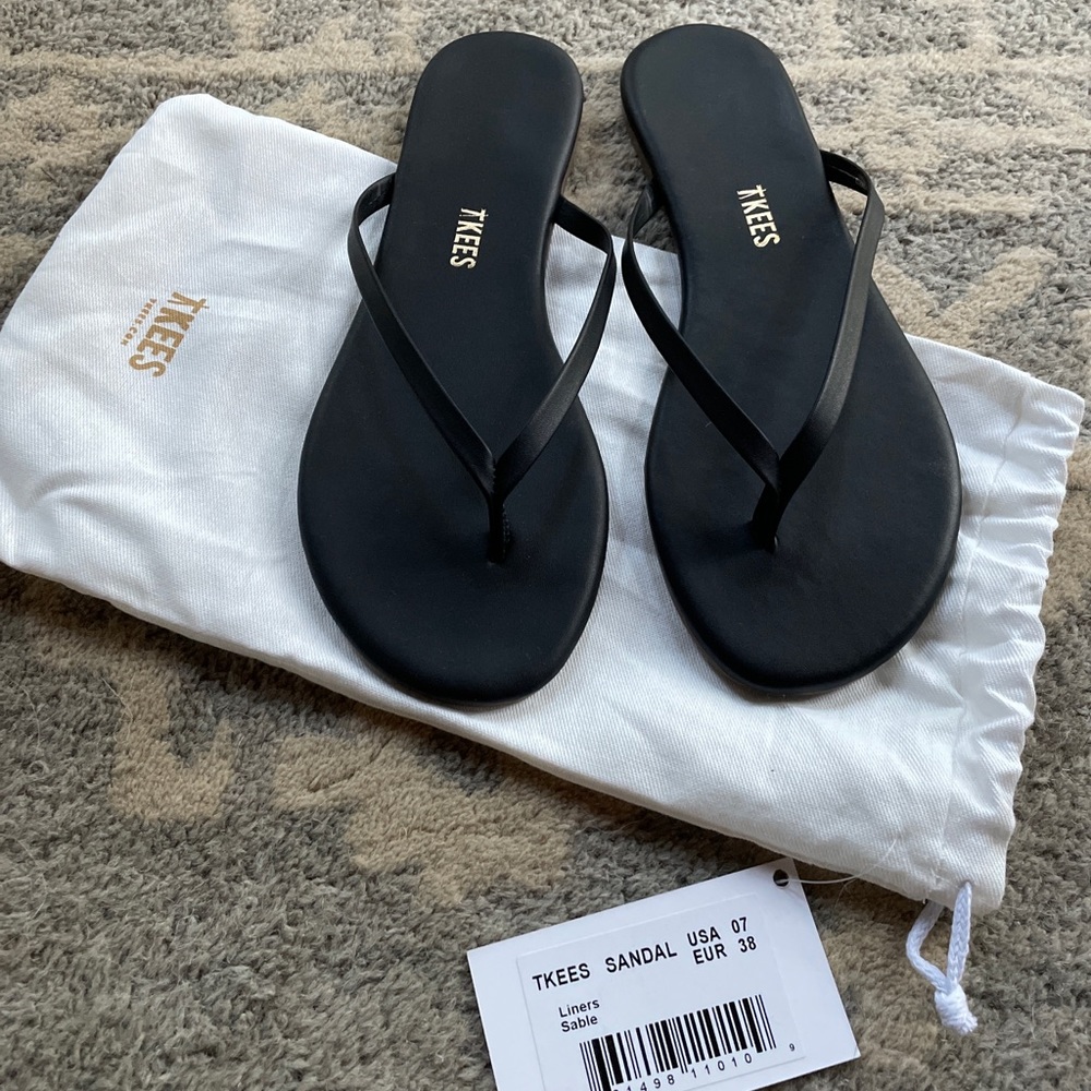 Tkees liners sandals in Sable (black), size 7, NWT